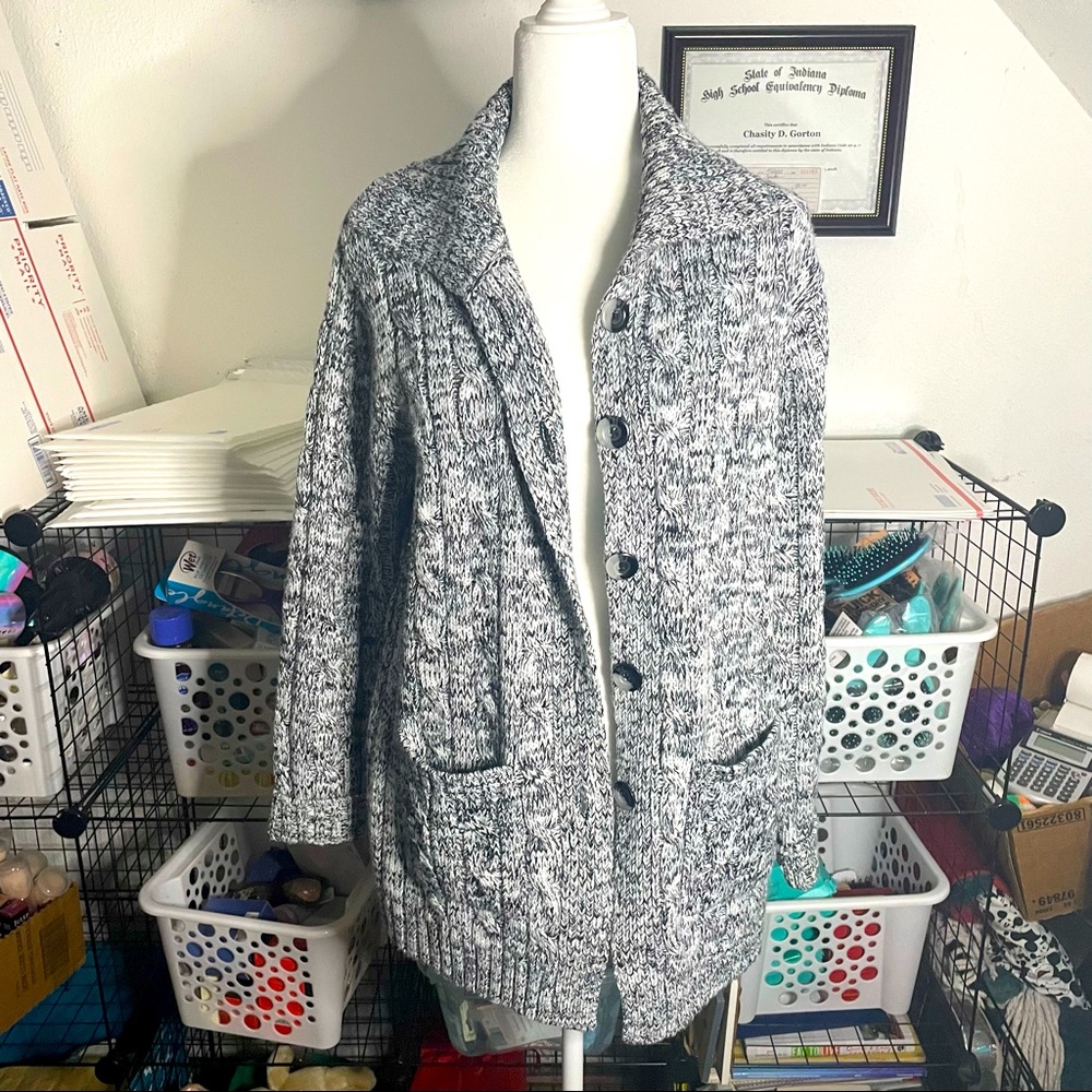 Carolyn Taylor cable knit sweater smoke and pet friendly